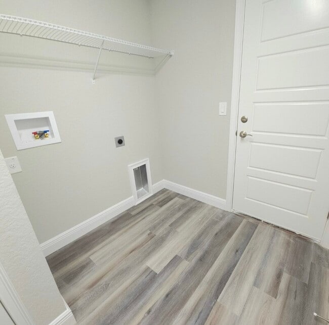 Building Photo - 116 Pine Trce