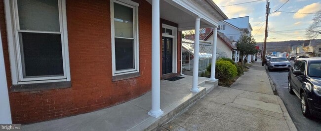 Building Photo - 213 W Market St