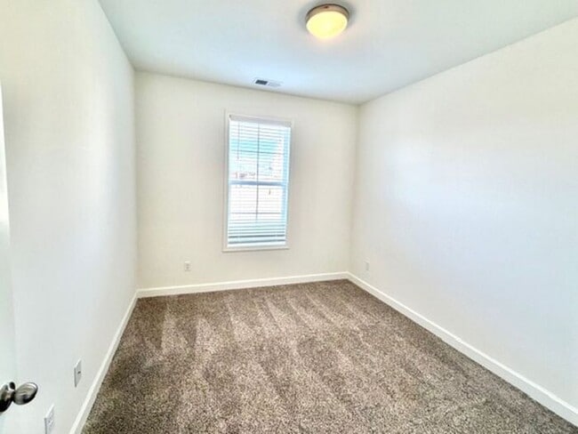 Building Photo - OPEN HOUSE! Now Leasing a 5-Bedroom 3 Bath Home in Horn Lake, MS.