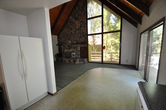 Building Photo - 23660 Ontario Dr