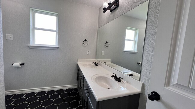 Building Photo - Move In Ready 4 Bedroom Home in Goodnight Ranch with Solar Panels!