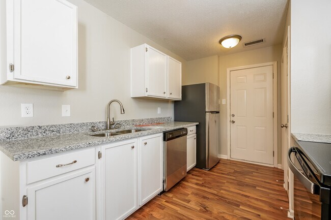Building Photo - 1290 Freemont Ln