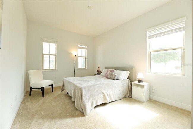 Building Photo - 15161 Canoe Pl