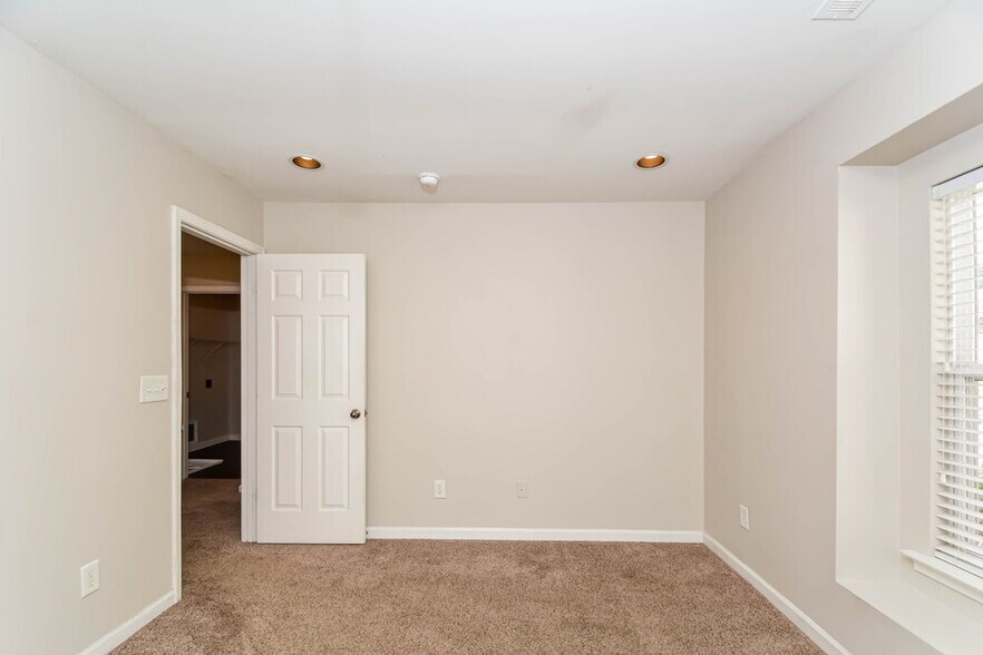 Building Photo - 150 Coalyard Dr
