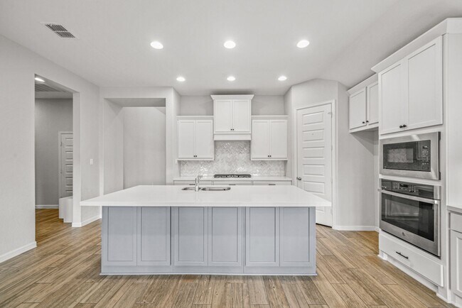 Building Photo - Beautiful 4 bed 3 bath Single Story Home i...
