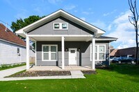 Building Photo - Charming Midtown Home Near Overton Park!