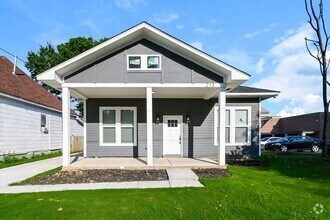Building Photo - Charming Midtown Home Near Overton Park!