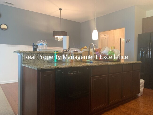 Building Photo - Beautiful 3 Bedroom Townhome in Raleigh ne...