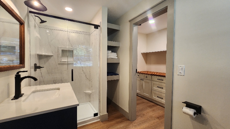 Building Photo - 1704 S Forest Dr