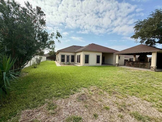 Building Photo - 10523 Bear Creek