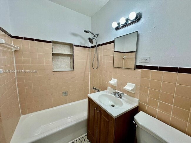 Building Photo - 1050 NW 127th St