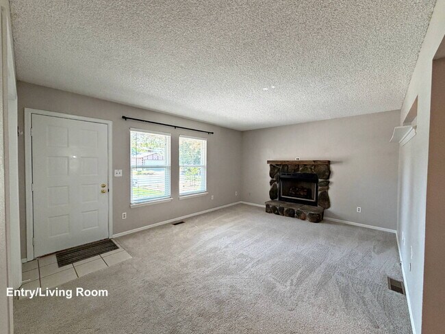 Building Photo - 5-Bedroom Aurora Home with Smart Layout & Private Lower-Level Entrance