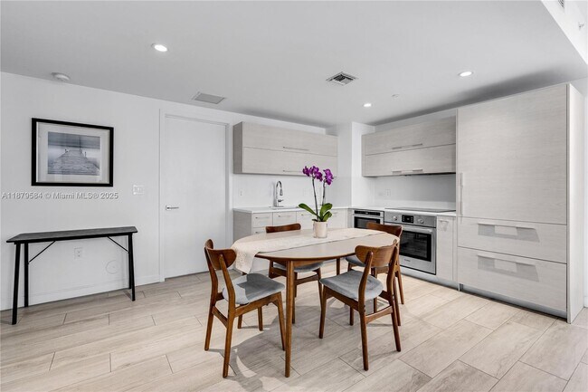 Building Photo - 45 SW 9th St