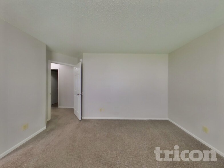 Building Photo - 5753 N Jamestown Dr