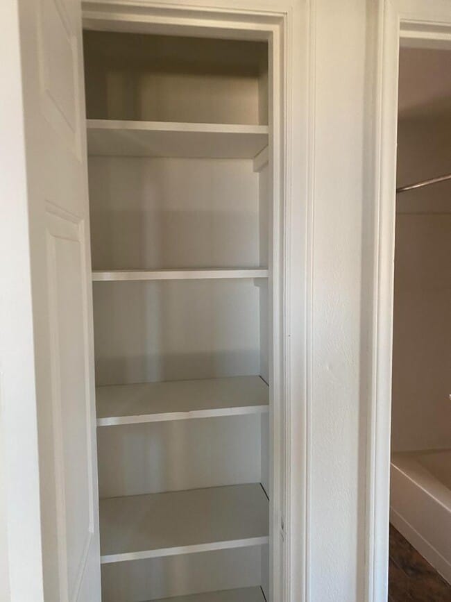 Building Photo - 140 S Rogers St