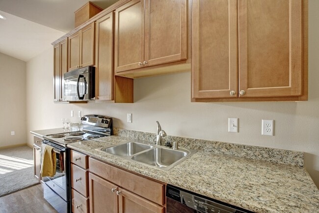 Building Photo - Riverside 9