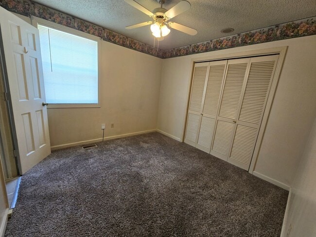 Building Photo - 3/2 One Level Home w/ Spacious, Level Lot!