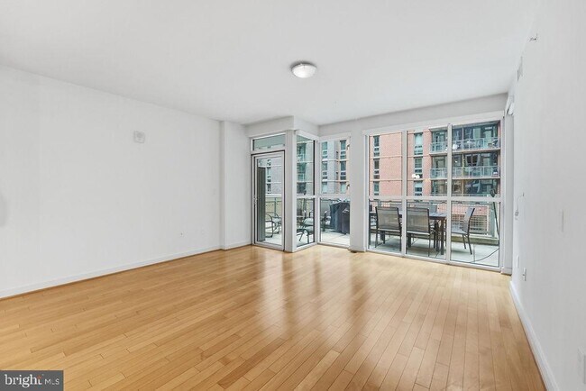 Building Photo - 1025 1st St SE