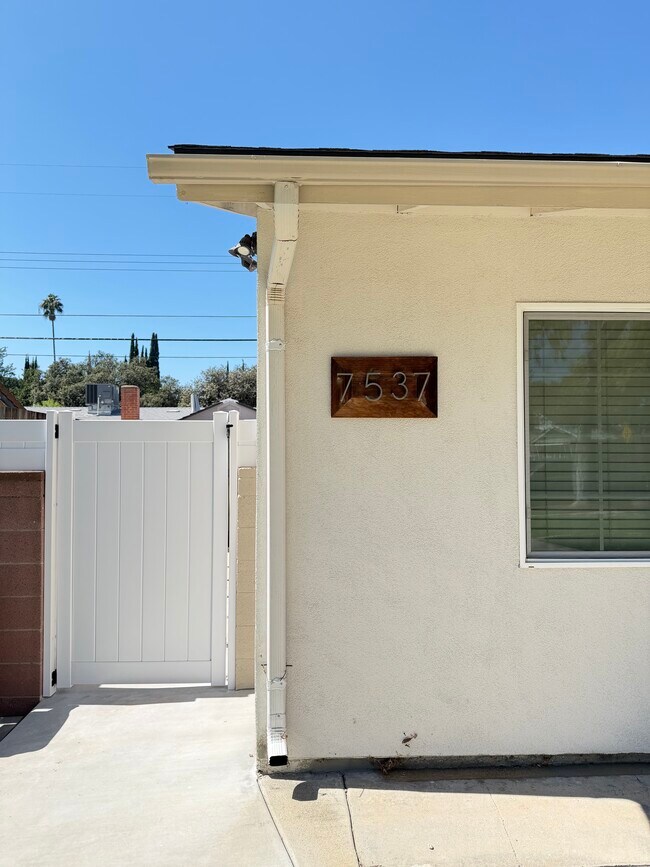 Building Photo - 7539 Royer Ave