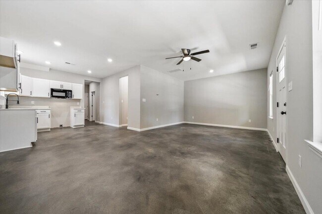 Building Photo - 2844 Nathan Ave