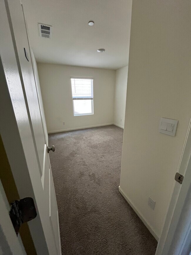 Room 2 - 329 Shafer Ave