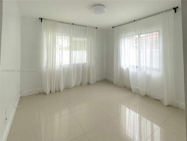 Building Photo - 1005 SW 88th Ct