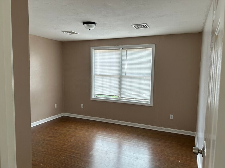 bedroom 3 - 30 Nicholas Dr