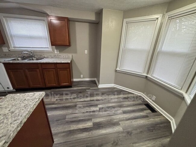 Building Photo - 144 Niagara Ave