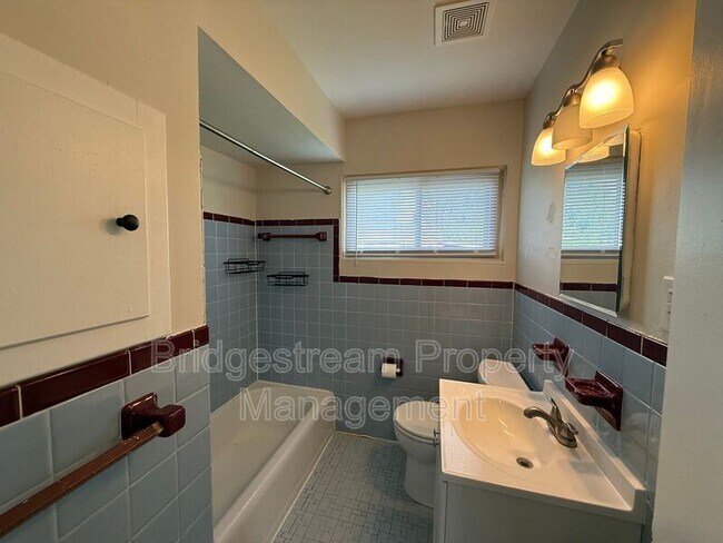 Building Photo - 408 Towanda Cir