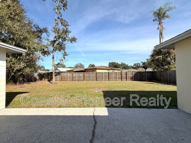 Building Photo - 606 Sandy Creek Dr