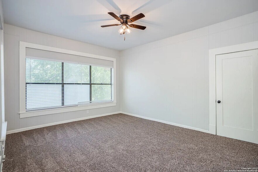 Building Photo - 2739 SE Loop 410 Acc Rd