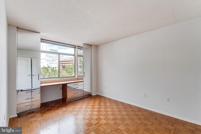 Building Photo - 7111 Woodmont Ave