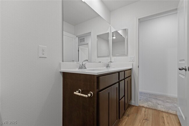 Building Photo - 3055 Magnolia Rnch Ave