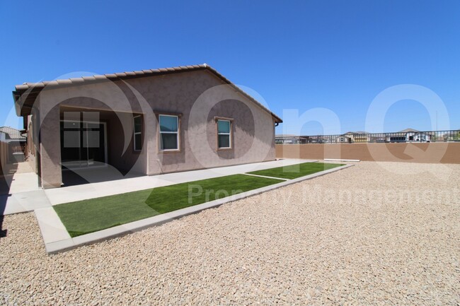 Building Photo - 3303 S Piedra Cir
