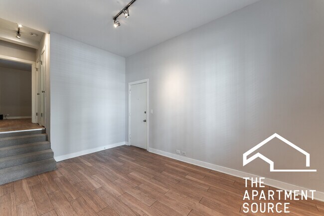 Building Photo - 511 W Belmont Ave