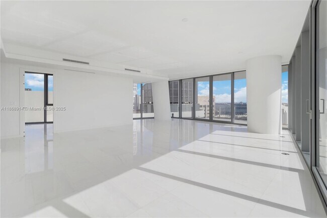 Building Photo - 300 Biscayne Blvd Way