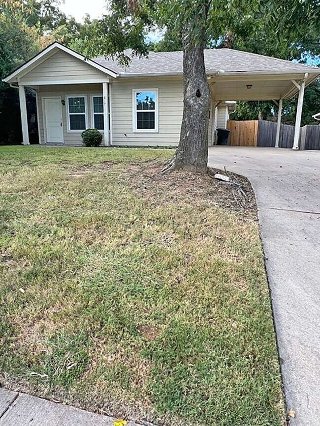 Building Photo - Nice 3 Bdrm 2 Bath Home in Sherman Texas