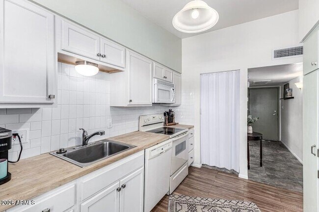 Building Photo - 10362 W Oakmont Dr