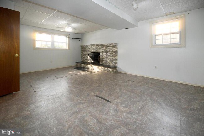 Building Photo - 1114 Ellingwood Dr