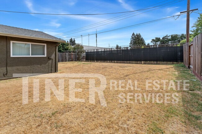 Building Photo - 3729 Moonbeam Dr
