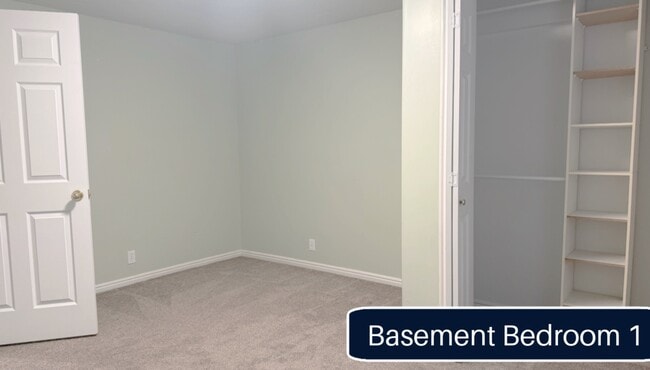 Building Photo - 8017 Showcase Ln