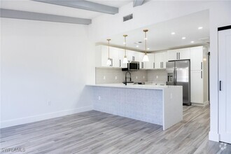 Building Photo - 6360 Royal Woods Dr