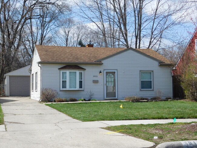 Front view - 3915 Linwood Ave