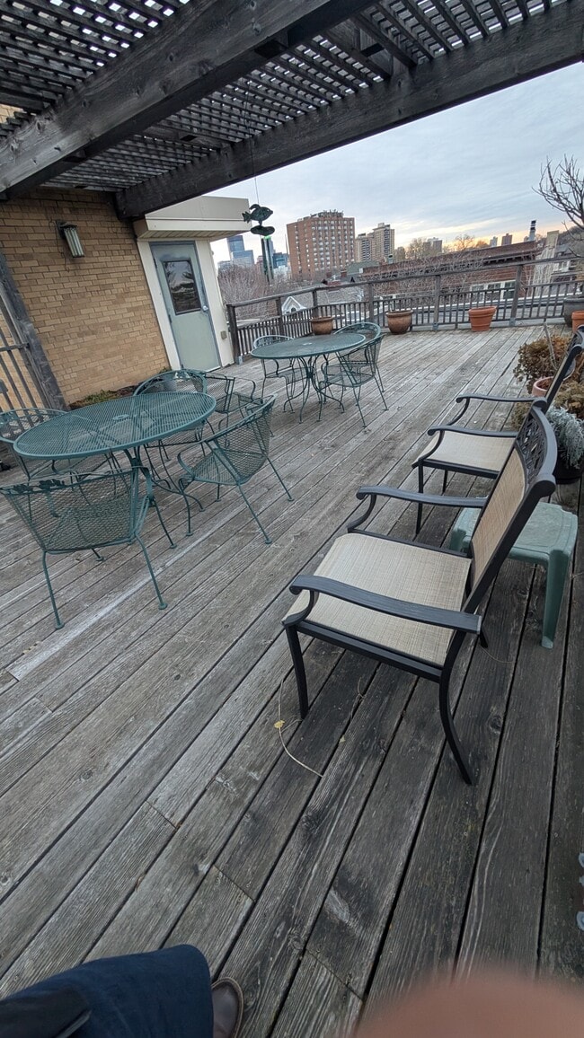 Building Photo - 1912 Dupont Ave S