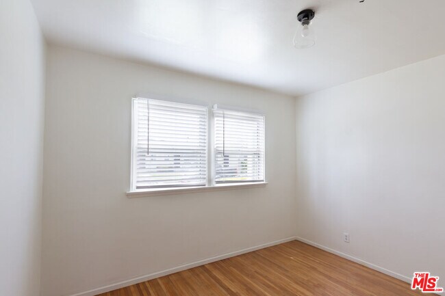 Building Photo - 2598 Amherst Ave