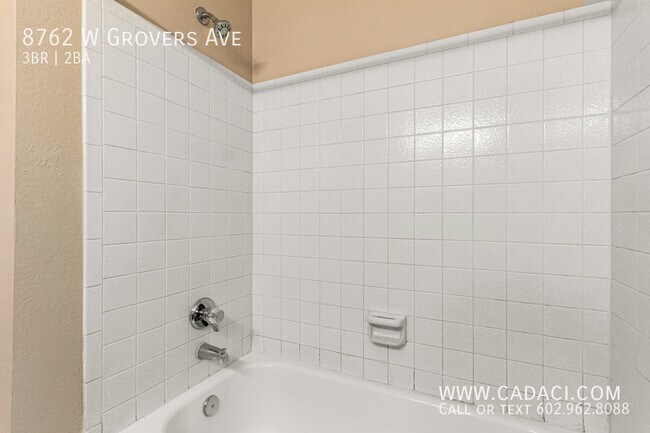 Building Photo - 8762 W Grovers Ave