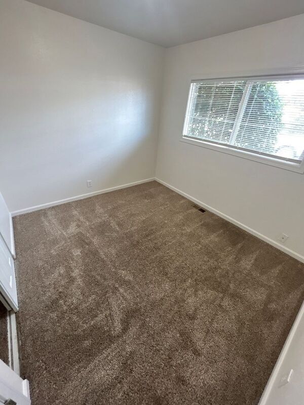 Building Photo - 1215 NW 11th St