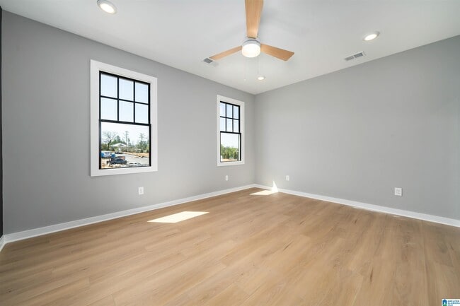 Building Photo - 1038 Windsor Dr
