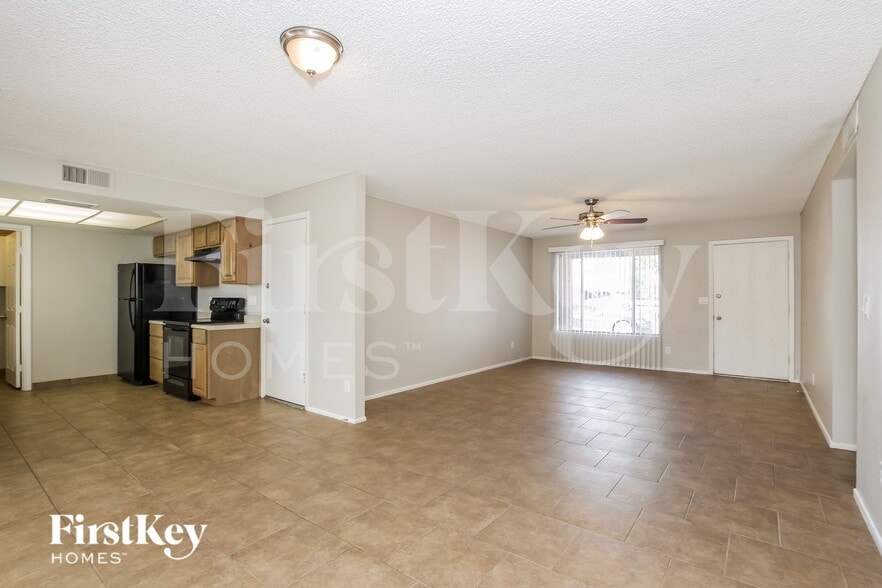 Building Photo - 5031 W Windrose Dr