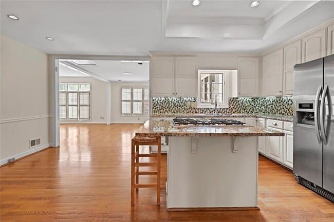 Building Photo - 11 Paces W Dr NW